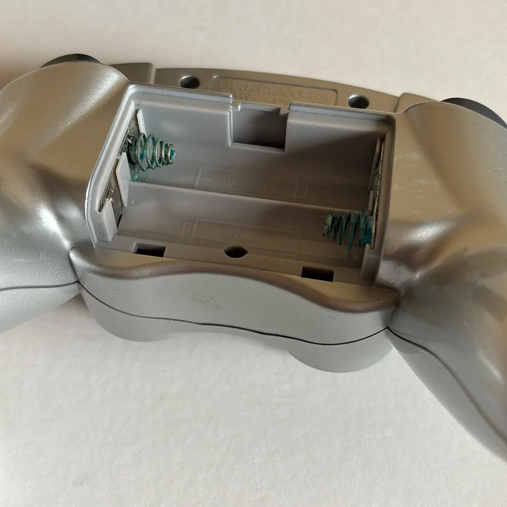 Silver Pelican Predator wireless controller for the PlayStation 2 (PS2)